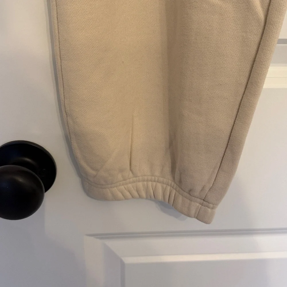 Vuori pants in size extra large - Picture 4 of 12